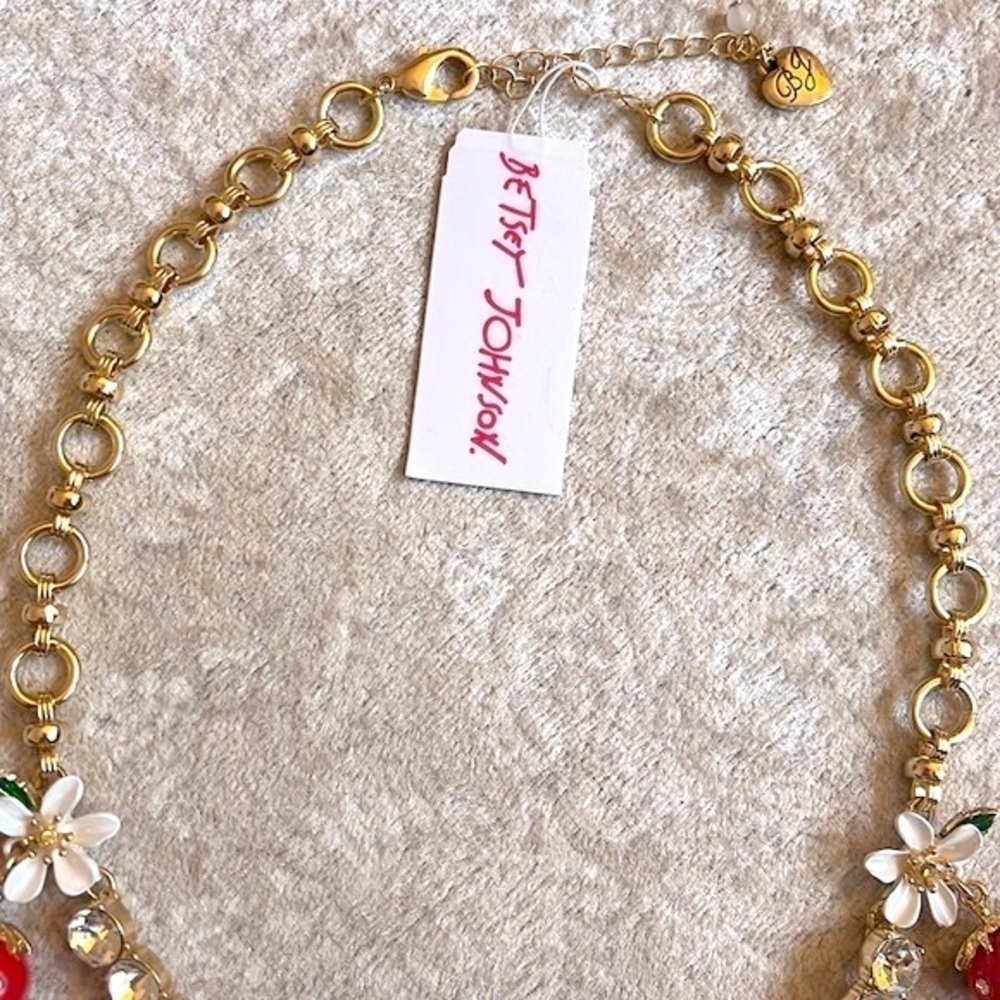 Brand New Betsey Johnson Gold Tone Strawberry Rhinestone Daisy Floral Necklace - Picture 11 of 16